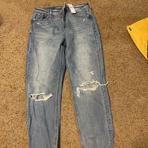 AE MOM JEAN new with tags NEVER WORN